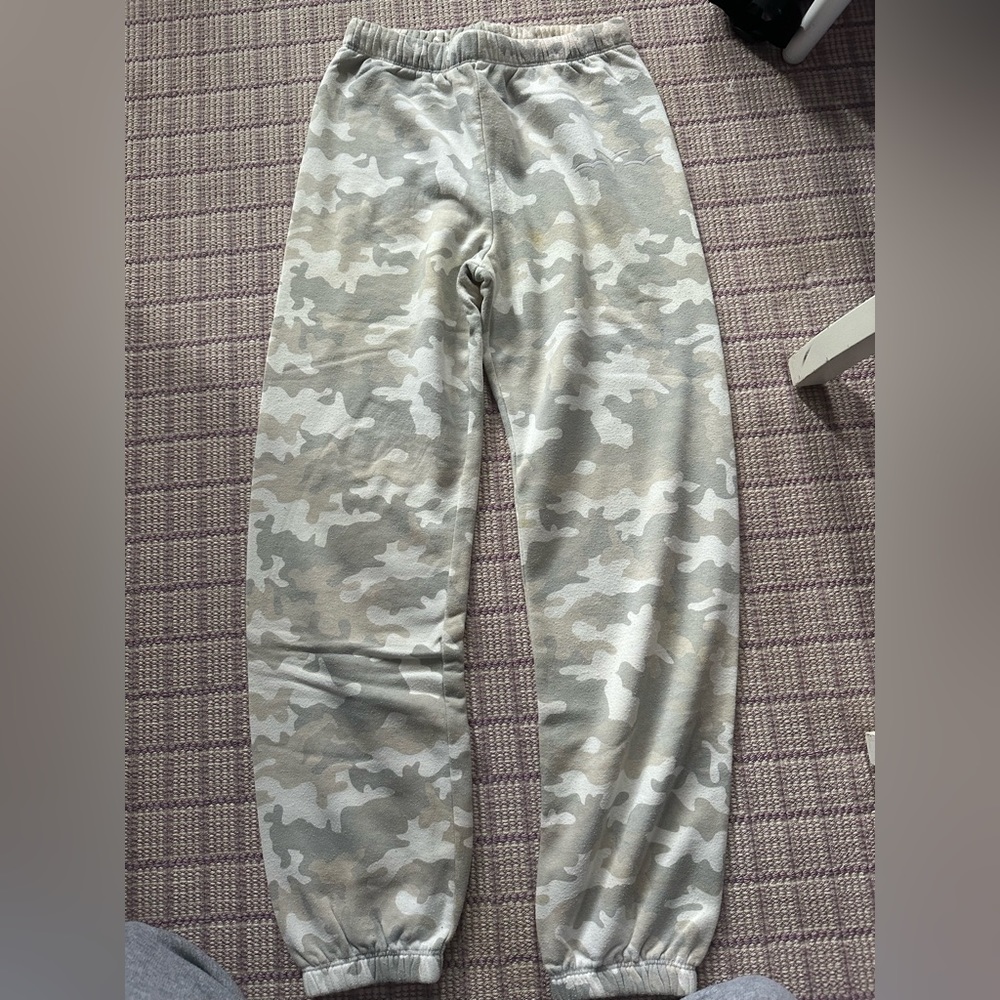 Lazy pants in white camouflage size 14 years old however fits 5”4 women